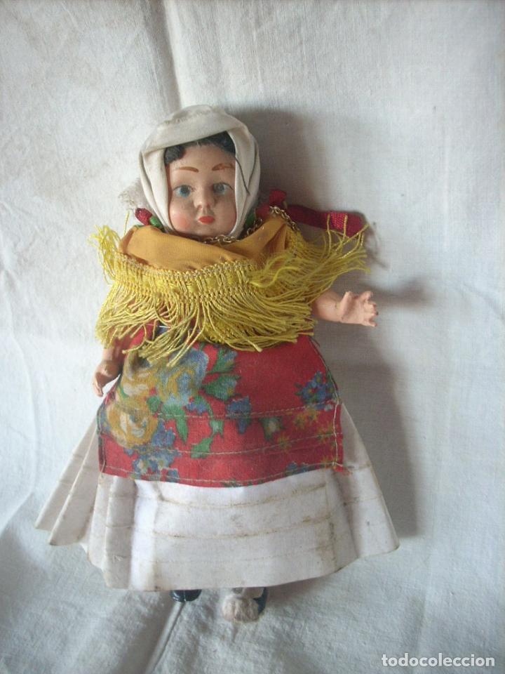 Mu&ntilde;ecas espa&ntilde;olas modernas: Peque&ntilde;a mu&ntilde;eca con traje regional - Foto 1