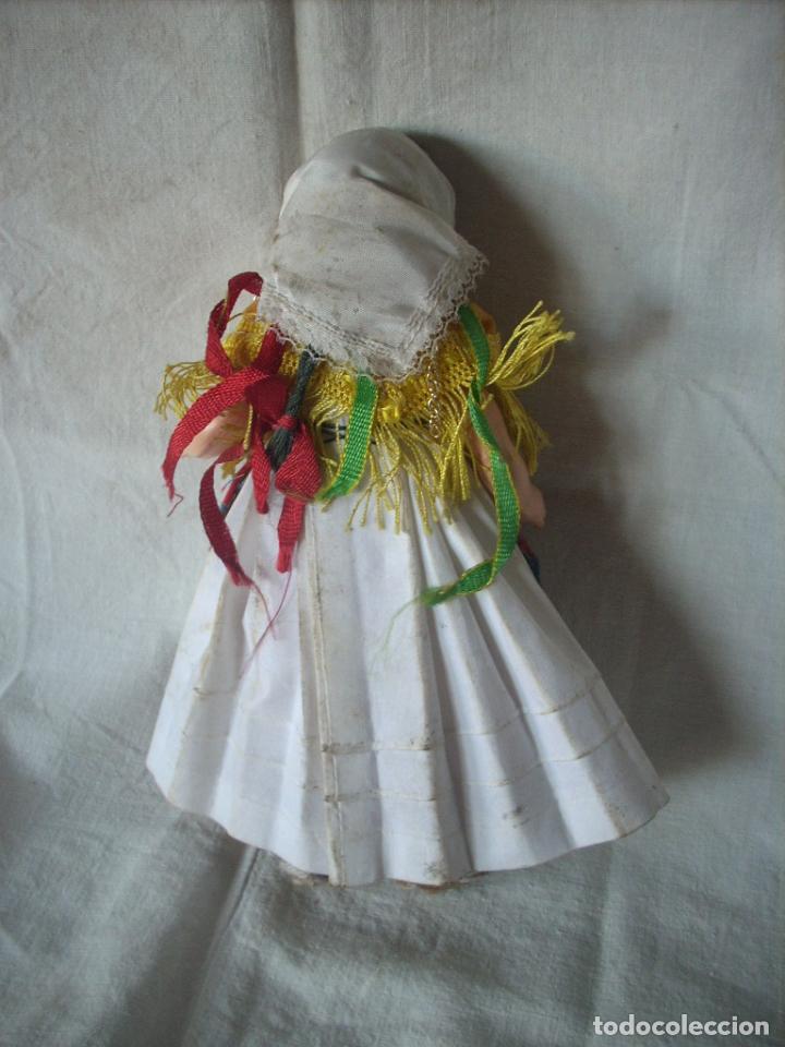 Mu&ntilde;ecas espa&ntilde;olas modernas: Peque&ntilde;a mu&ntilde;eca con traje regional - Foto 2