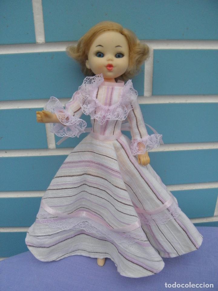 Moderne spanische Puppen: Antigua mu&ntilde;eca Core Fru Fru de 29 cm, de b.b.