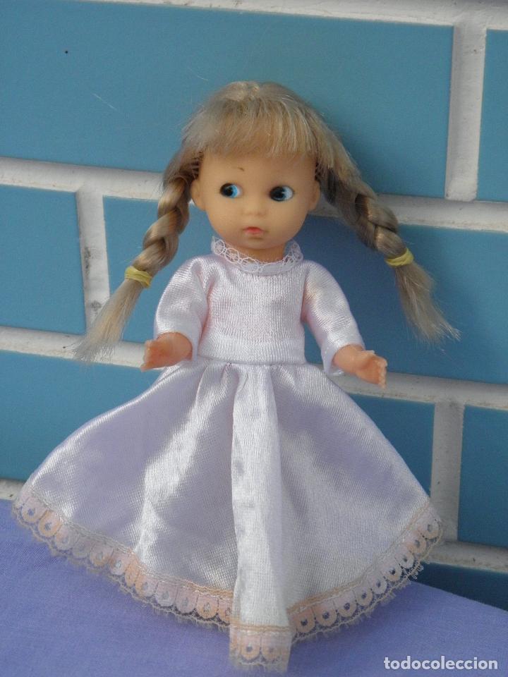 Moderne spanische Puppen: Mu&ntilde;eca peque&ntilde;a antigua estilo Amanda Jane de 16 cm