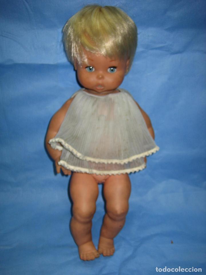 Mu&ntilde;ecas espa&ntilde;olas modernas: Mu&ntilde;eca fabricada en Espa&ntilde;a. Mide 44 cm - Foto 1