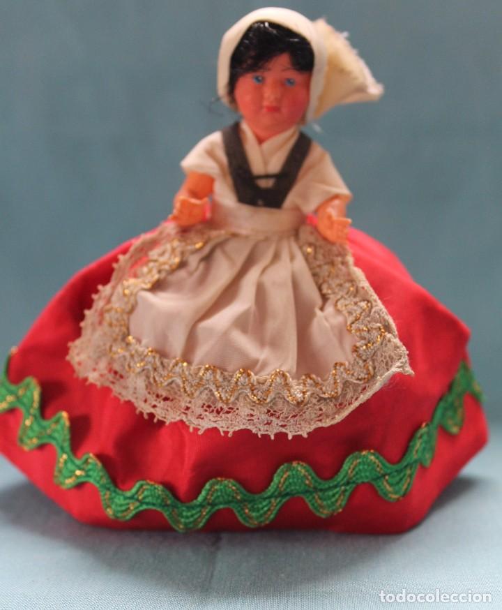 Mu&ntilde;ecas espa&ntilde;olas modernas: MU&Ntilde;ECA CELULOIDE CON TRAJE TIPICO-unida con gomas-Vintage - Foto 1