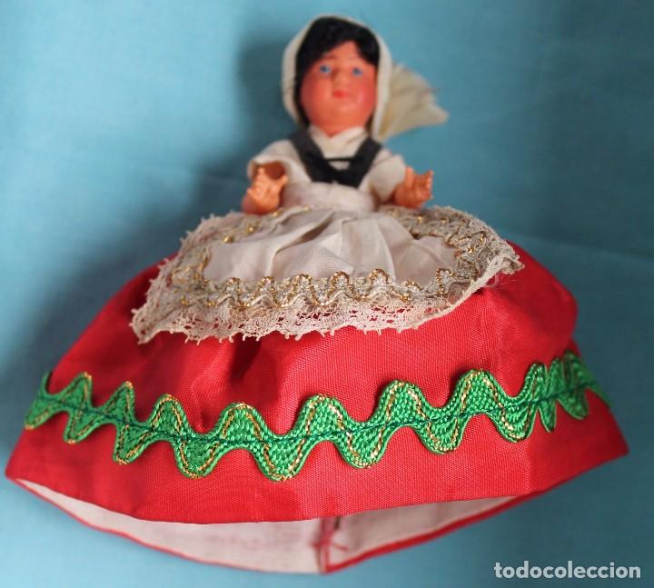 Mu&ntilde;ecas espa&ntilde;olas modernas: MU&Ntilde;ECA CELULOIDE CON TRAJE TIPICO-unida con gomas-Vintage - Foto 3