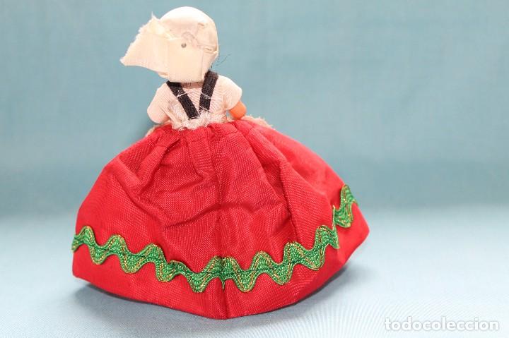 Mu&ntilde;ecas espa&ntilde;olas modernas: MU&Ntilde;ECA CELULOIDE CON TRAJE TIPICO-unida con gomas-Vintage - Foto 7