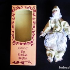 Muñecas Españolas Modernas: ARLEQUIN DE PORCELANA DEL ESCULTOR RAMON INGLES EN SU CAJA ORIGINAL. Lote 81119692