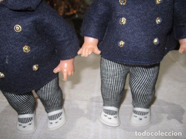Mu&ntilde;ecas espa&ntilde;olas modernas: Pareja de mu&ntilde;ecos de celuloide. 22 cms. Marca trasera. - Foto 4