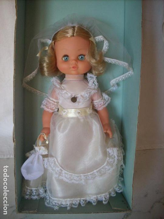 Mu&ntilde;ecas espa&ntilde;olas modernas: Mu&ntilde;eca de comuni&oacute;n de Mu&ntilde;ecas Alfonso, en su caja - Foto 2
