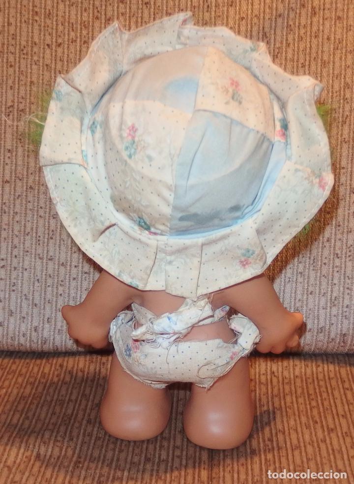 Mu&ntilde;ecas espa&ntilde;olas modernas: MU&Ntilde;ECA TROLL EN BIKINI Y CON GORRITA,A JUEGO - Foto 2