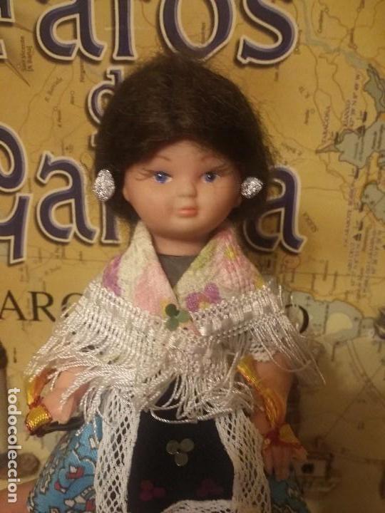 Mu&ntilde;ecas espa&ntilde;olas modernas: Antigua mu&ntilde;eca vestida de regional - Foto 1