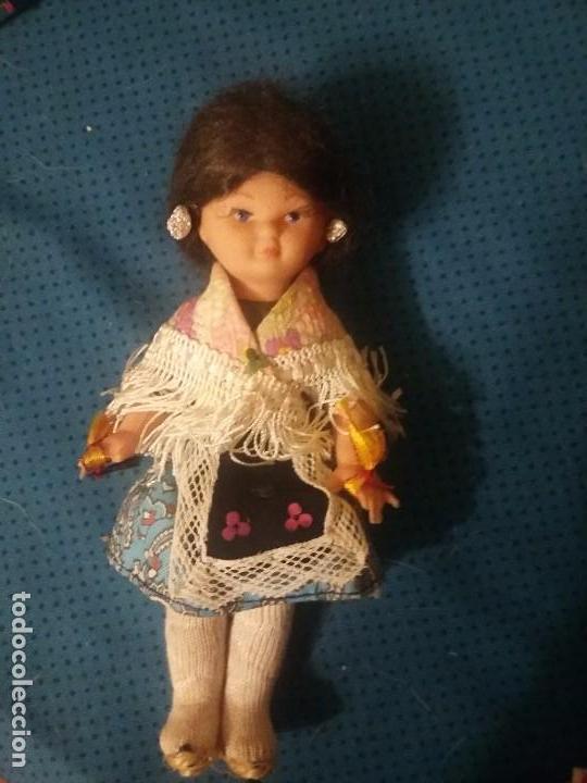 Mu&ntilde;ecas espa&ntilde;olas modernas: Antigua mu&ntilde;eca vestida de regional - Foto 2