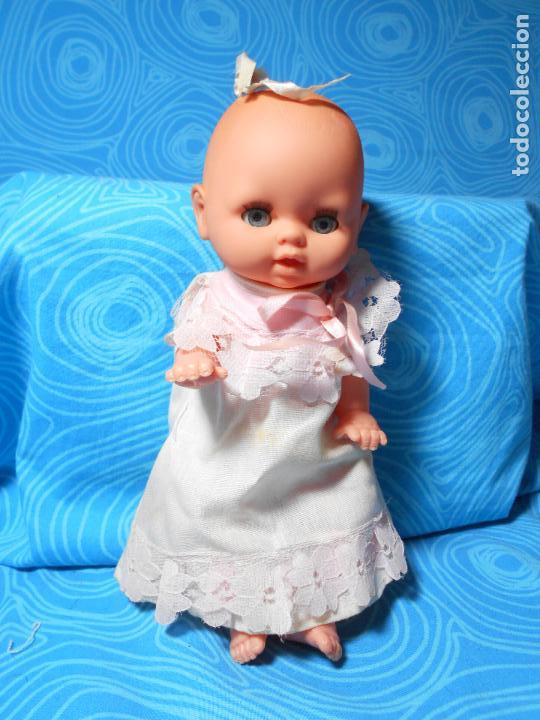 Mu&ntilde;ecas espa&ntilde;olas modernas: PEQUE&Ntilde;A MU&Ntilde;ECA MARCA JESMAR, MIDE 24 CM - Foto 1