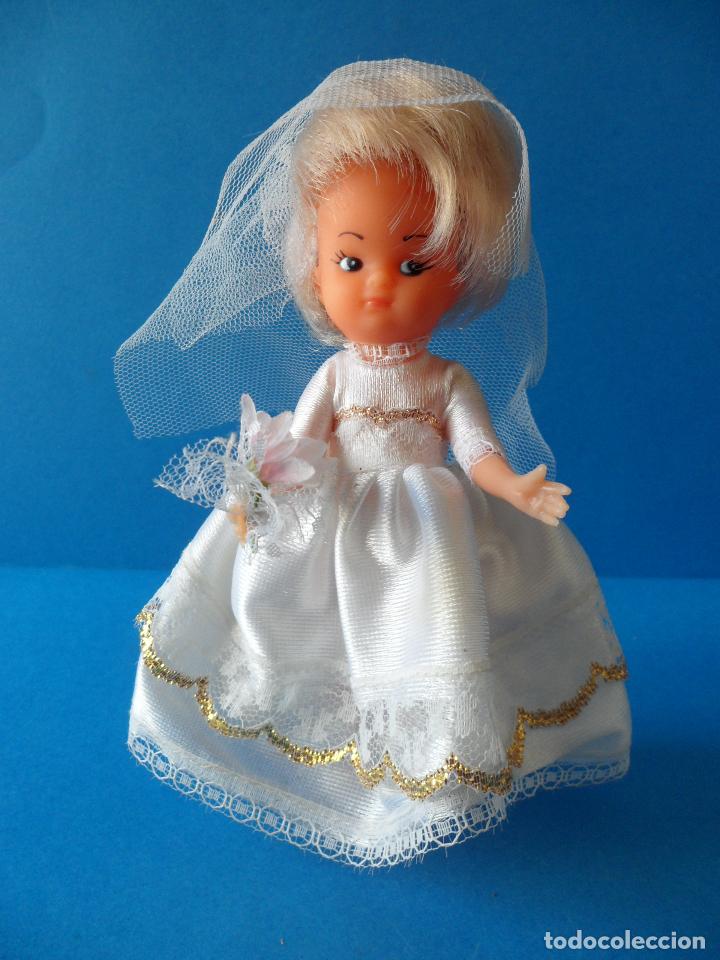 Mu&ntilde;ecas espa&ntilde;olas modernas: Peque&ntilde;a mu&ntilde;eca de Primera Comuni&oacute;n - Foto 1