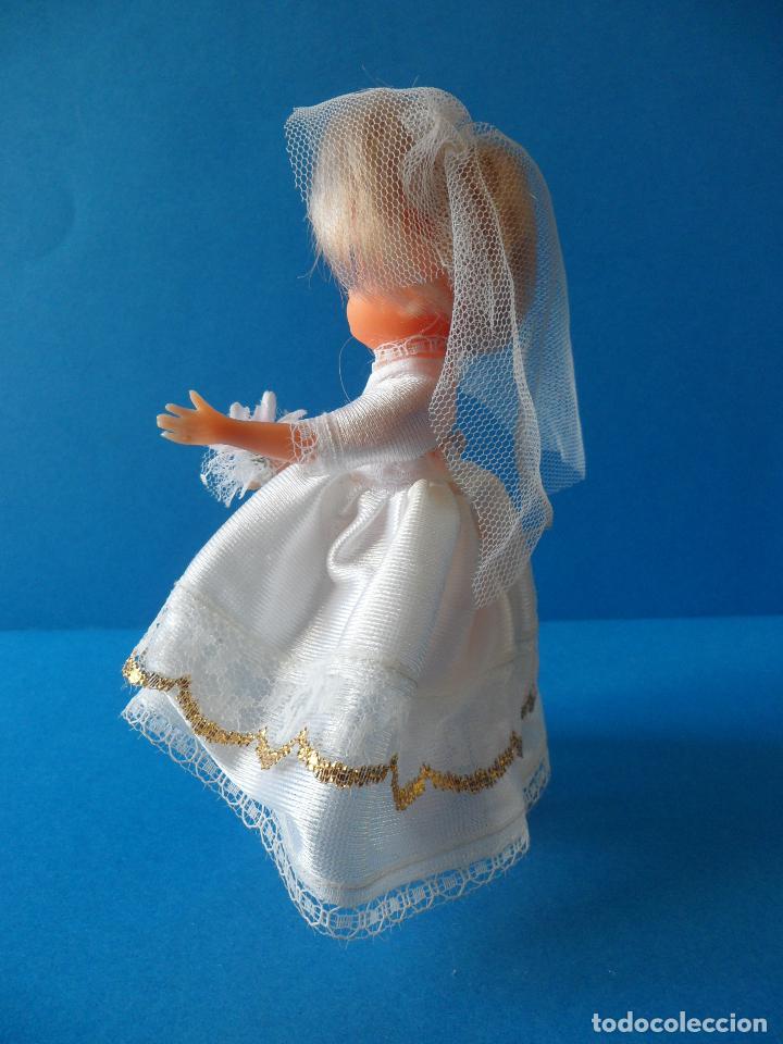 Mu&ntilde;ecas espa&ntilde;olas modernas: Peque&ntilde;a mu&ntilde;eca de Primera Comuni&oacute;n - Foto 3