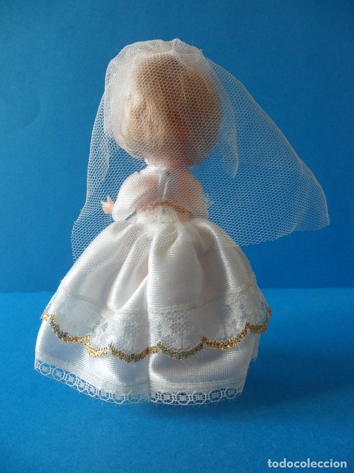 Mu&ntilde;ecas espa&ntilde;olas modernas: Peque&ntilde;a mu&ntilde;eca de Primera Comuni&oacute;n - Foto 4