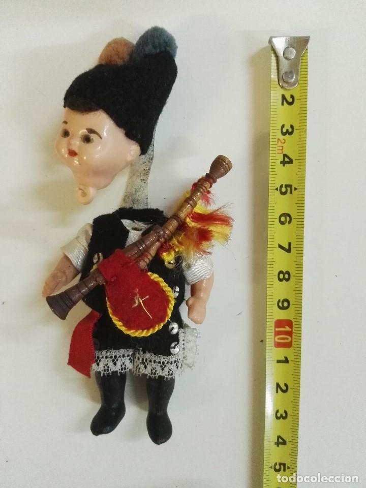 Mu&ntilde;ecas espa&ntilde;olas modernas: Mu&ntilde;eco gaitero de celuloide o pl&aacute;stico - Foto 1