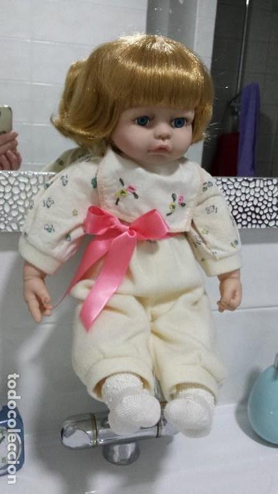 Mu&ntilde;ecas espa&ntilde;olas modernas: Mu&ntilde;eca con gorro.Sin marca - Foto 3