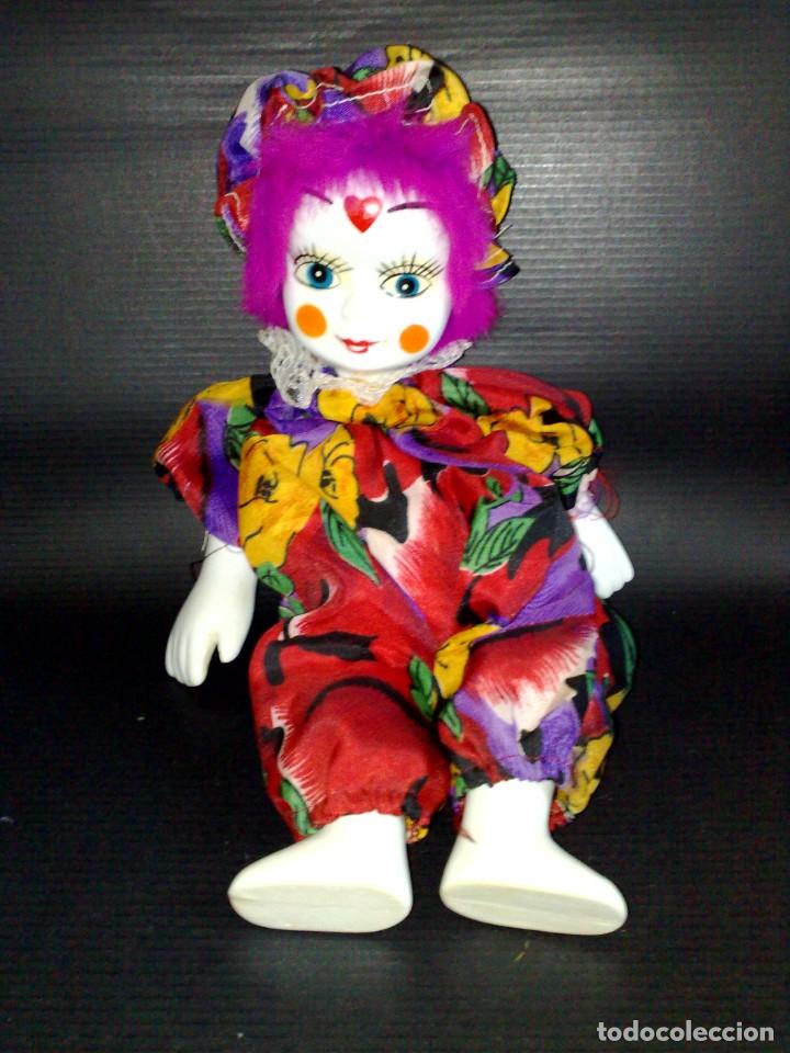 Moderne spanische Puppen: PAYASO DE PORCELANA Y TELA,ARTICULADO (DESCRIPCI&Oacute;N)