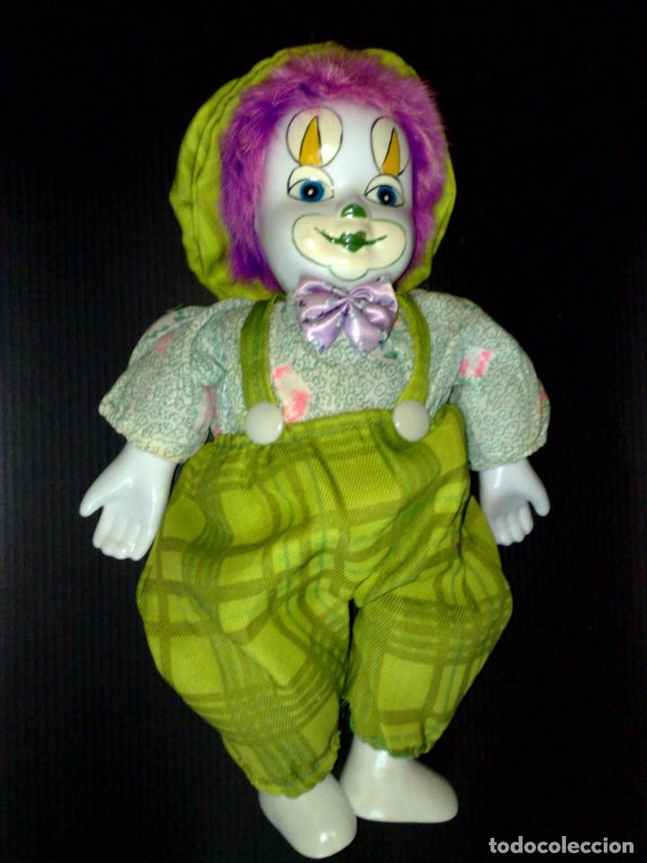 Mu&ntilde;ecas Espa&ntilde;olas Modernas: PAYASO DE PORCELANA Y TELA,ARTICULADO (DESCRIPCI&Oacute;N)