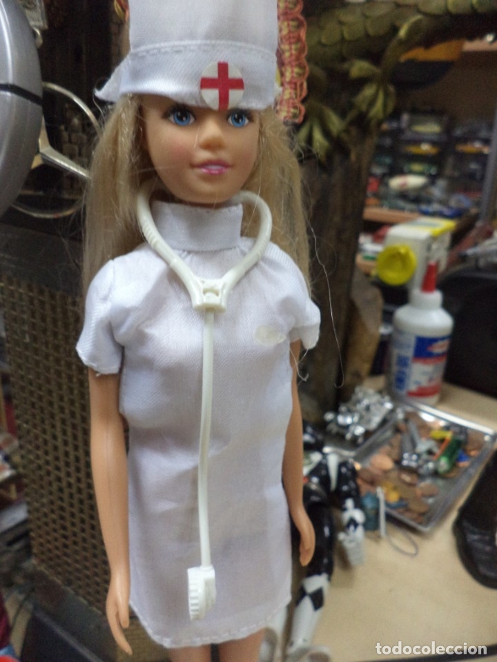 Mu&ntilde;ecas espa&ntilde;olas modernas: Mu&ntilde;eca Jenny enfermera de Simba,con complementos.Tipo Barbie. - Foto 2
