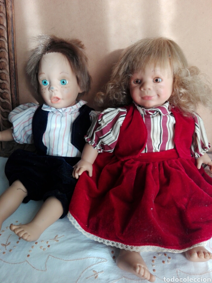 Moderne spanische Puppen: Pareja de mu&ntilde;ecos gestitos realistas vestidos de terciopelo Carmen Gonzalez ?