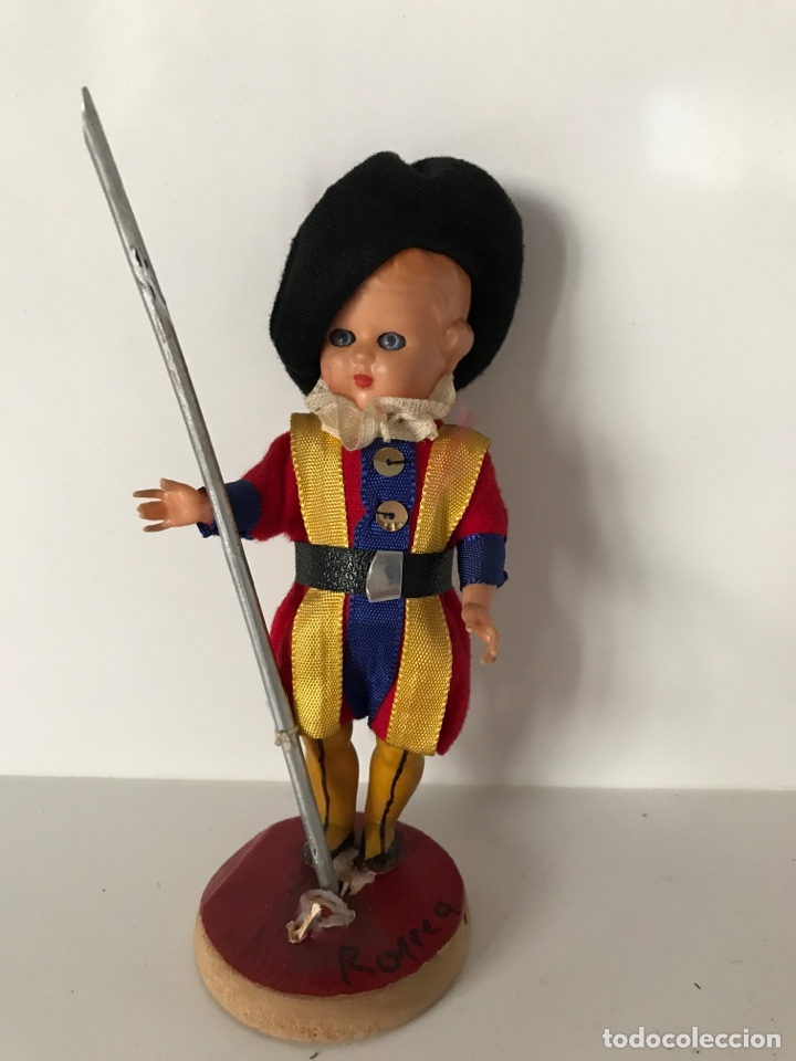 Mu&ntilde;ecas espa&ntilde;olas modernas: Mu&ntilde;eco guardia Vaticana - Foto 1