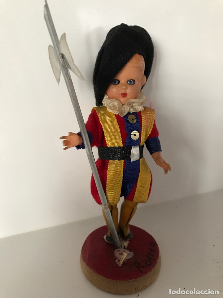 Mu&ntilde;ecas espa&ntilde;olas modernas: Mu&ntilde;eco guardia Vaticana - Foto 2