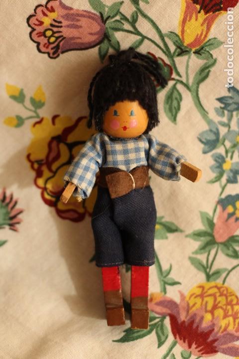 Mu&ntilde;ecas Espa&ntilde;olas Modernas: PEQUE&Ntilde;A MU&Ntilde;ECA DE MADERA CON PELO DE LANA