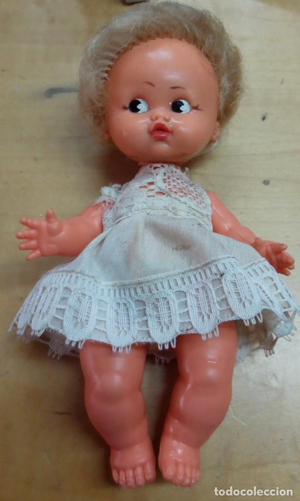 Mu&ntilde;ecas espa&ntilde;olas modernas: MU&Ntilde;ECA RUBIA TIPO BARRIGUITAS ROPA NO ORIGINAL - Foto 1