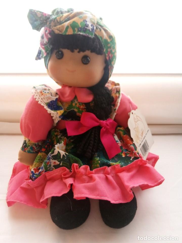 Mu&ntilde;ecas espa&ntilde;olas modernas: Mu&ntilde;eca musical de cuerda - Foto 1