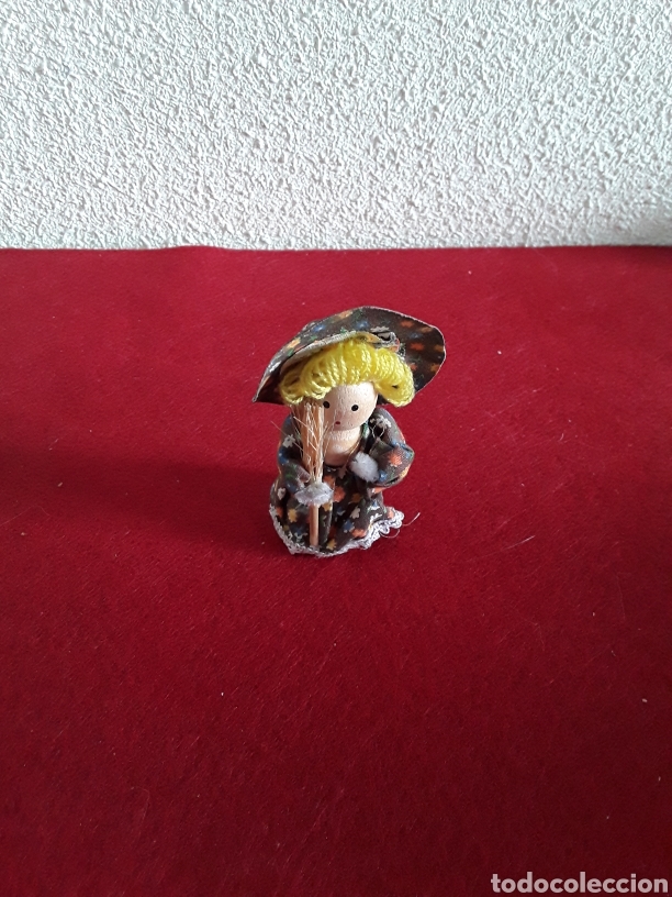 Mu&ntilde;ecas espa&ntilde;olas modernas: Peque&ntilde;a mu&ntilde;eca en madera - Foto 1