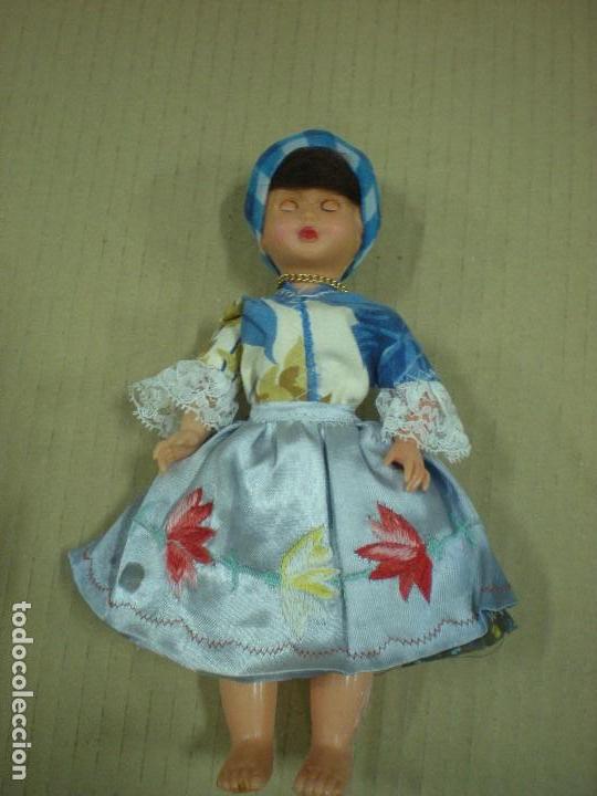 Mu&ntilde;ecas espa&ntilde;olas modernas: MU&Ntilde;ECA CON VESTIDO 20X9X5cm - Foto 1