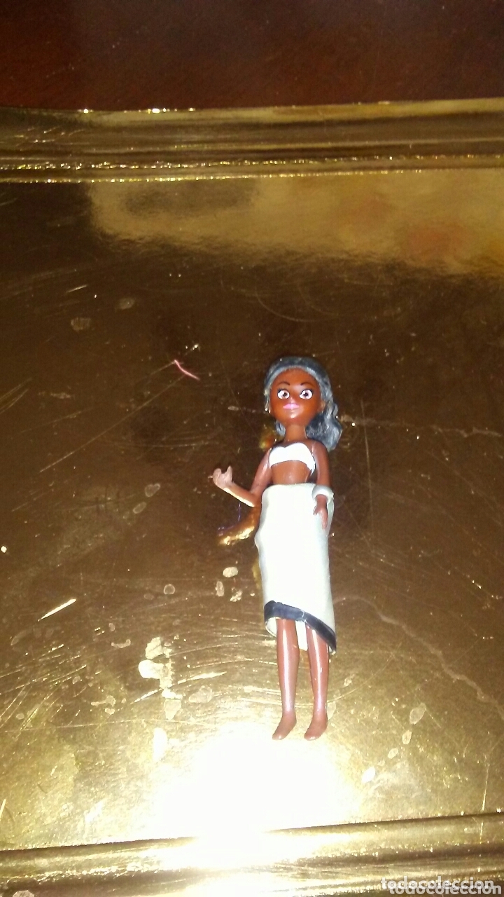 Modern Spanish Dolls: Mu&ntilde;equita articulada con peluca desmontable ,mide sobre9 cent aprox,goma dura