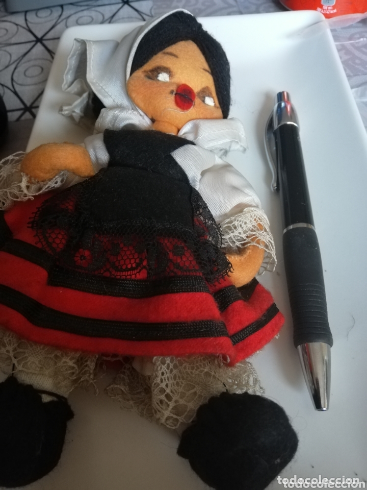 Mu&ntilde;ecas espa&ntilde;olas modernas: Mu&ntilde;eca de fieltro vestido regional - Foto 3