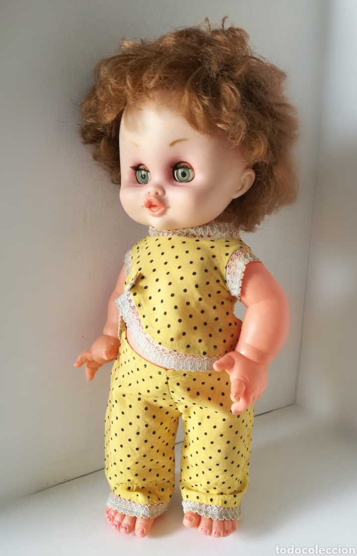 Modern Spanish Dolls: Mu&ntilde;eco antiguo espa&ntilde;ol, vintage a&ntilde;os 60 70 pelo casta&ntilde;o, ojos azules Margarita pijama amarillo, 45cm