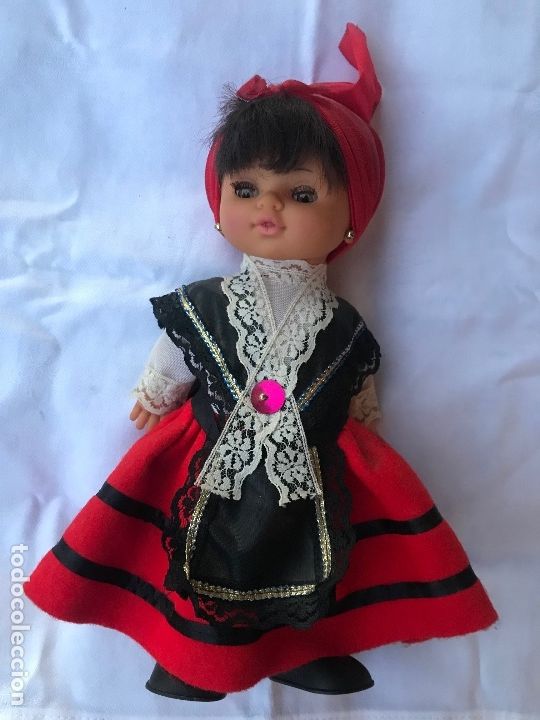 Mu&ntilde;ecas espa&ntilde;olas modernas: Mu&ntilde;eca con traje regional - Foto 1