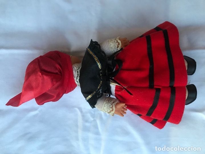 Mu&ntilde;ecas espa&ntilde;olas modernas: Mu&ntilde;eca con traje regional - Foto 2