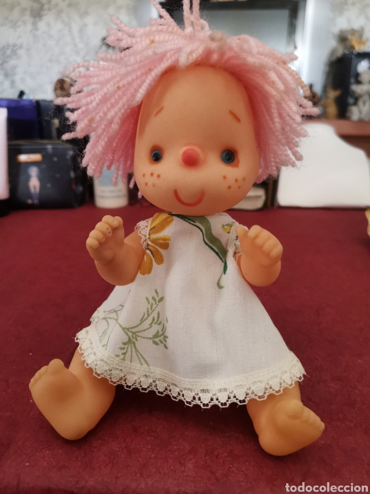 Bambole Spagnole Moderne: MONISIMA MU&Ntilde;ECA DE CUERPO PL&Aacute;STICO Y GOMA Y PELO LANA ESTILO FARITA. A&Ntilde;OS 70. TIENE COMPA&Ntilde;ERO.