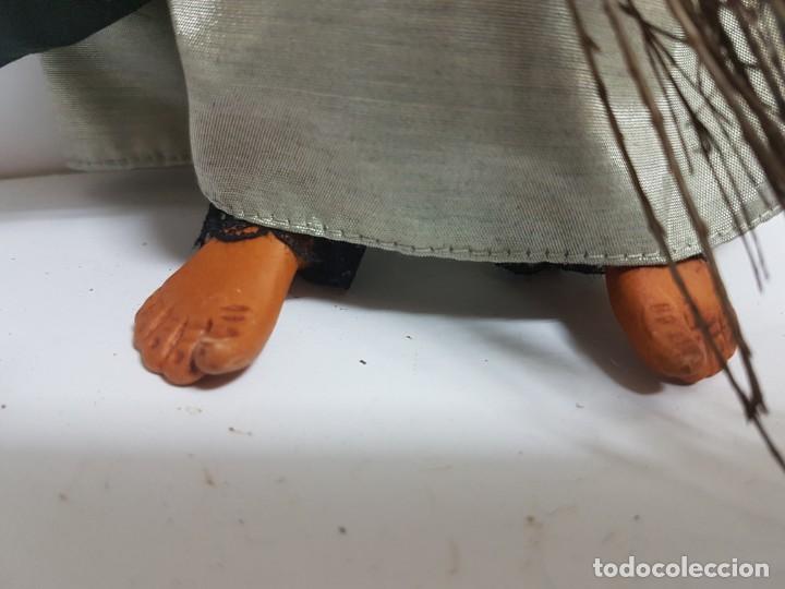 Mu&ntilde;ecas espa&ntilde;olas modernas: BRUJA CON ESCOBA, DE CERAMICA - 33 CMS. - Foto 2