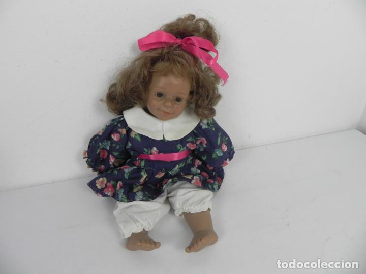 Mu&ntilde;ecas Espa&ntilde;olas Modernas: MU&Ntilde;ECA DE LA MARCA PANRE (CON LA CARA MORENA Y PECOSA) 27 cm. DE ALTO APROX.)