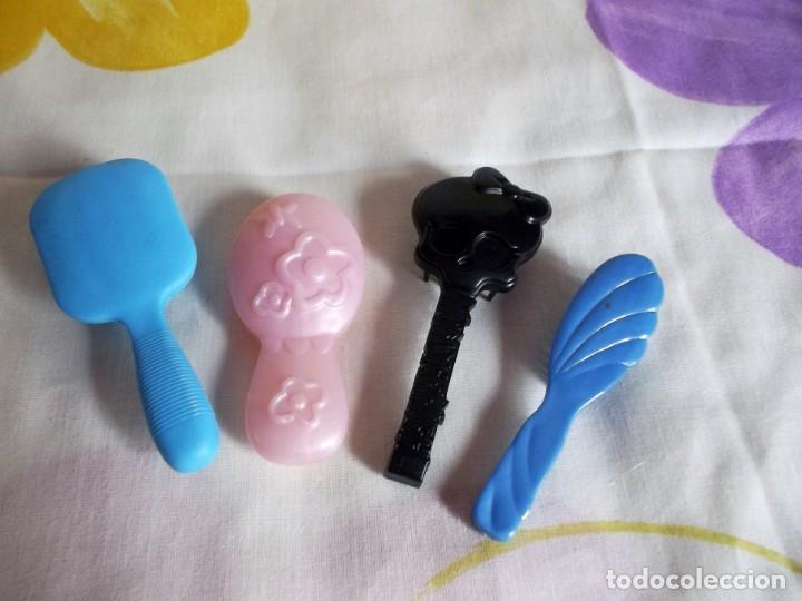 Mu&ntilde;ecas espa&ntilde;olas modernas: LOTE DE PEINES MU&Ntilde;ECAS - Foto 1