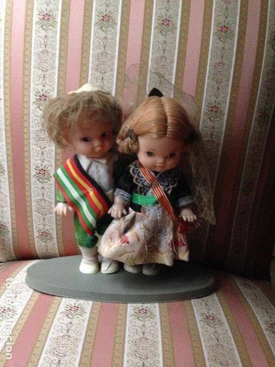 Mu&ntilde;ecas espa&ntilde;olas modernas: Pareja con ropa regional - Foto 1