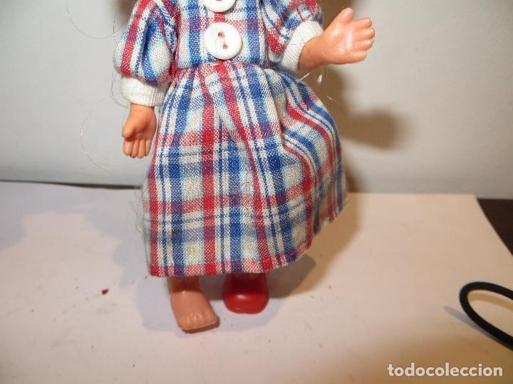 Mu&ntilde;ecas espa&ntilde;olas modernas: LAURA DE LAS MONTA&Ntilde;AS CON SU BEBE Y COMPLEMENTOS,BARATA - Foto 3