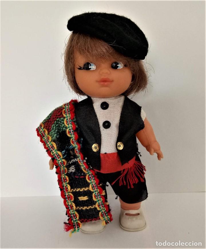Mu&ntilde;ecas espa&ntilde;olas modernas: Mu&ntilde;eco de trajes regionales - Foto 1