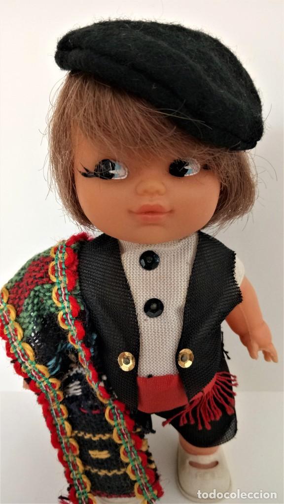 Mu&ntilde;ecas espa&ntilde;olas modernas: Mu&ntilde;eco de trajes regionales - Foto 2