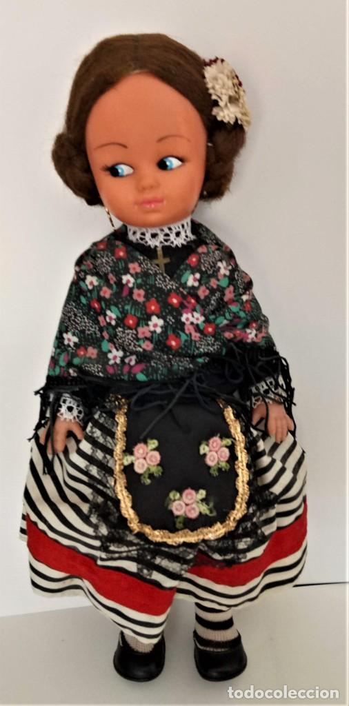 Mu&ntilde;ecas espa&ntilde;olas modernas: Mu&ntilde;ecas de de trajes regionales - Foto 1