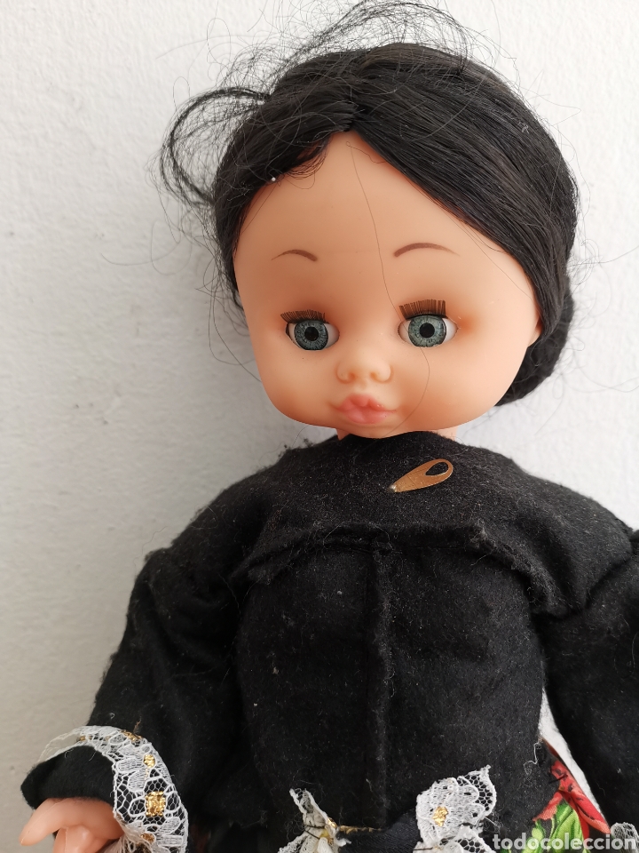 Mu&ntilde;ecas espa&ntilde;olas modernas: Mu&ntilde;eca regional con la marca Falca Spain. En el cuello - Foto 2