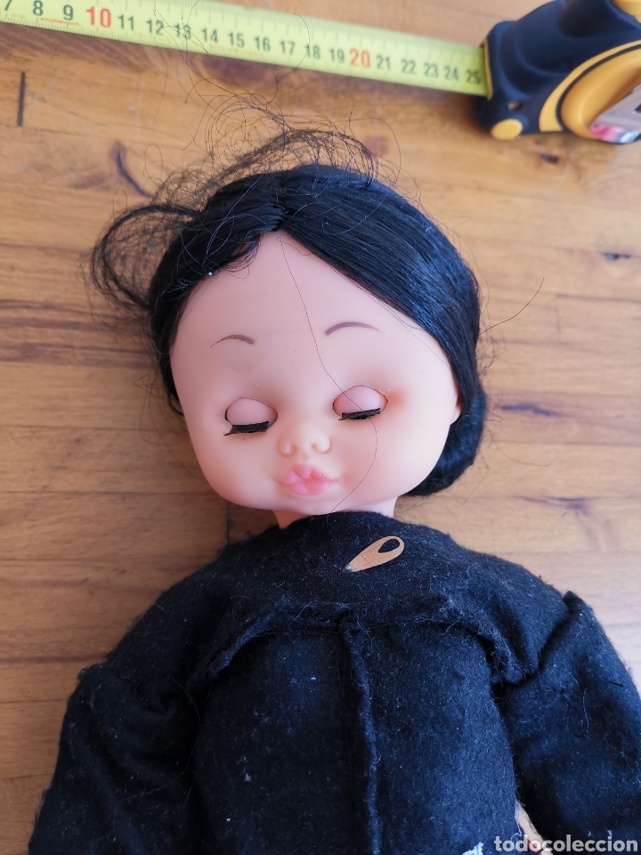Mu&ntilde;ecas espa&ntilde;olas modernas: Mu&ntilde;eca regional con la marca Falca Spain. En el cuello - Foto 3