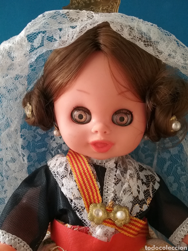 Mu&ntilde;ecas espa&ntilde;olas modernas: Mu&ntilde;eca valenciana con traje t&iacute;pico de Fallera. - Foto 2