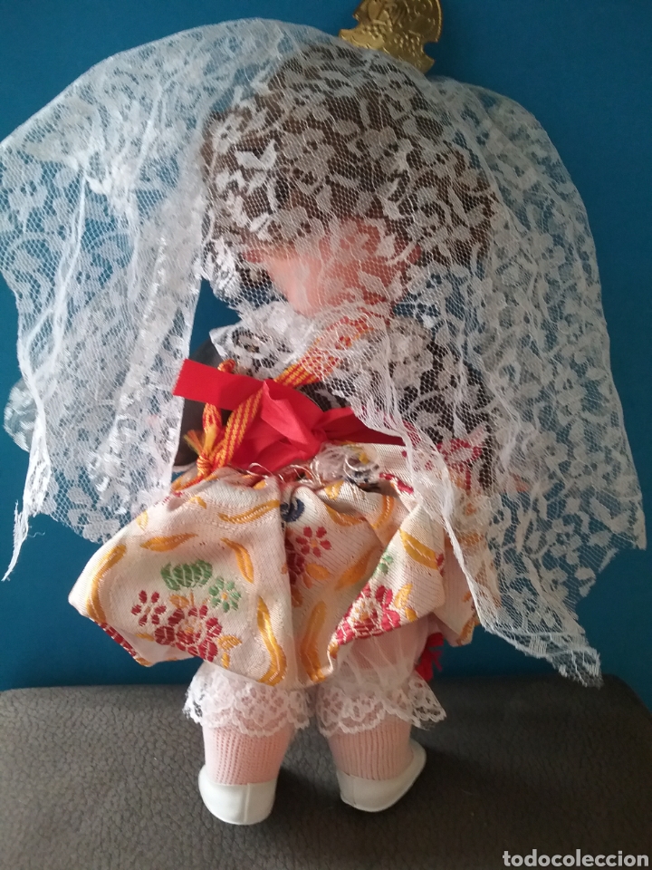 Mu&ntilde;ecas espa&ntilde;olas modernas: Mu&ntilde;eca valenciana con traje t&iacute;pico de Fallera. - Foto 5