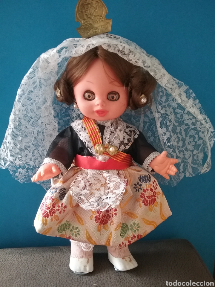 Mu&ntilde;ecas espa&ntilde;olas modernas: Mu&ntilde;eca valenciana con traje t&iacute;pico de Fallera. - Foto 1